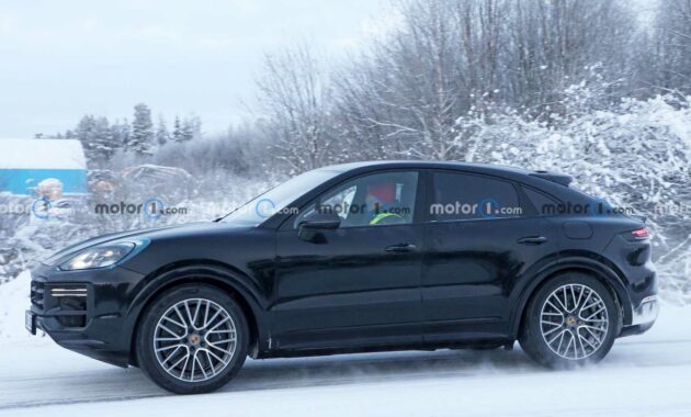 2024 Porsche Cayenne Coupe spied with virtually no camouflage