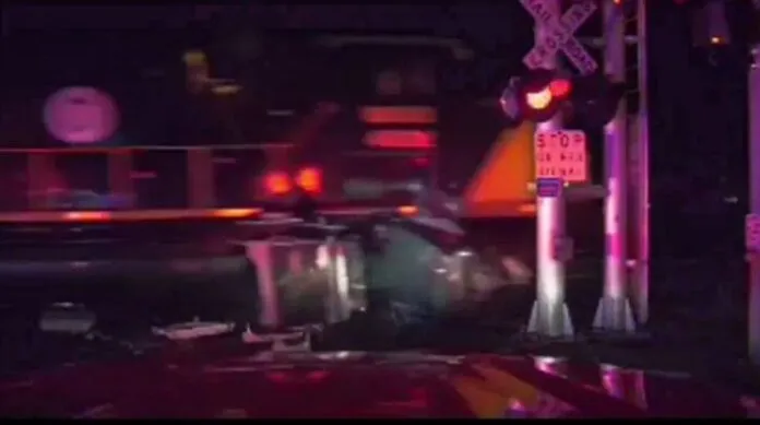 USA: Michigan firefighters rescue driver before his Jeep is crushed by a train