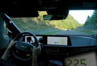 El Kia EV6 GT prende fuego silenciosamente en Nurburgring en un video de vuelta rápida a bordo